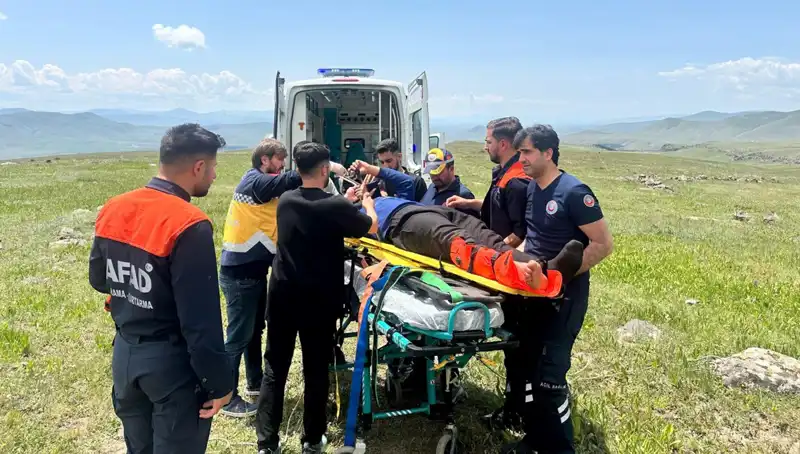 Kayalıklarda Düşen Çoban İçin Zorlu Kurtarma Operasyonu Devam Ediyor