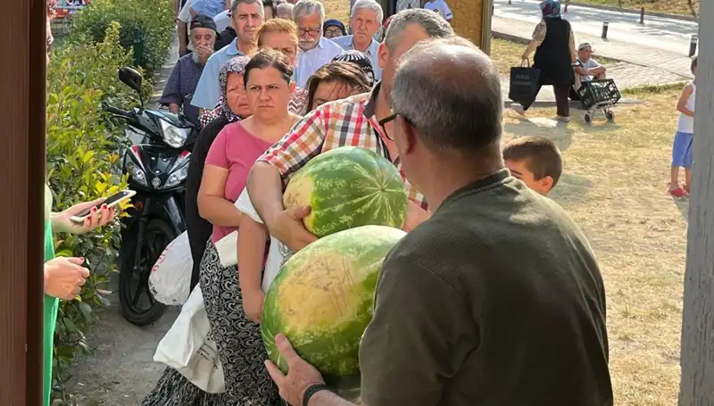 Tarlada Kalan Hasat Artıkları Bedava Dağıtıldı: Şok Edici Görüntüler Ortaya Çıktı!