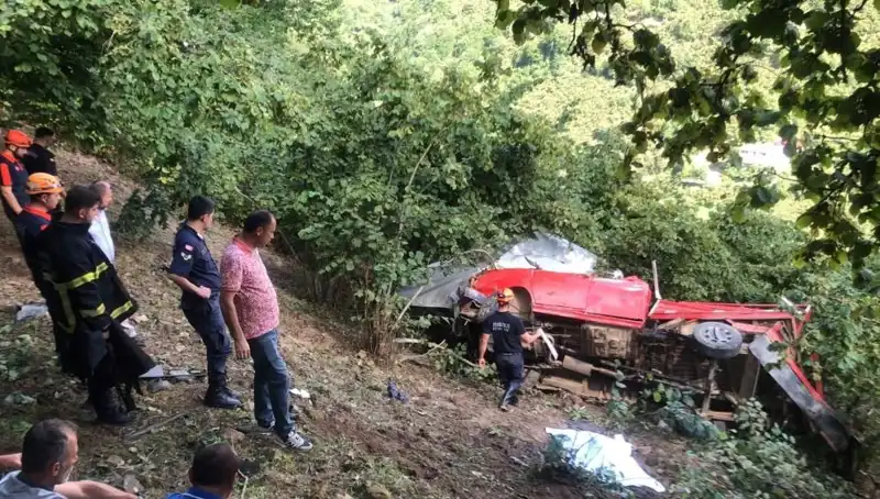 Fındık İşçilerini Taşıyan Araç Şarampole Uçtu! Ölü ve Yaralıların Sayısı Endişe Verici