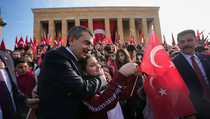 Bakan Tekin Anıtkabir’de Geleceğin Teminatı Çocuklarla Buluştu