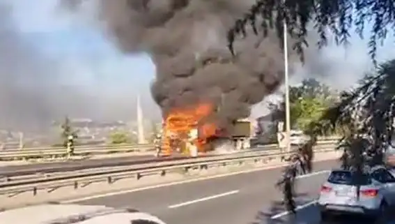 D-100 Karayolu’nda TIR Yangını: Trafik Çilesi ve Sonraki Etkileri