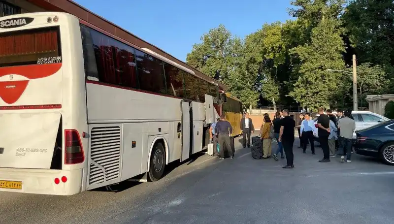 Şiraz’da Otobüs Devrildi: 21 Kişinin Hayatını Kaybetmesi, Ülkeyi Yasa Boğdu