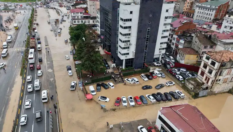 Trabzon’da Sel Felaketi: Kayıp Kişinin Peşinde Yoğun Arama Çalışmaları