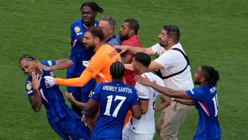 Futbol Finalinin Ardından Şok Eden Kavga: Teknik Direktörden Futbolcuya Yumruk!