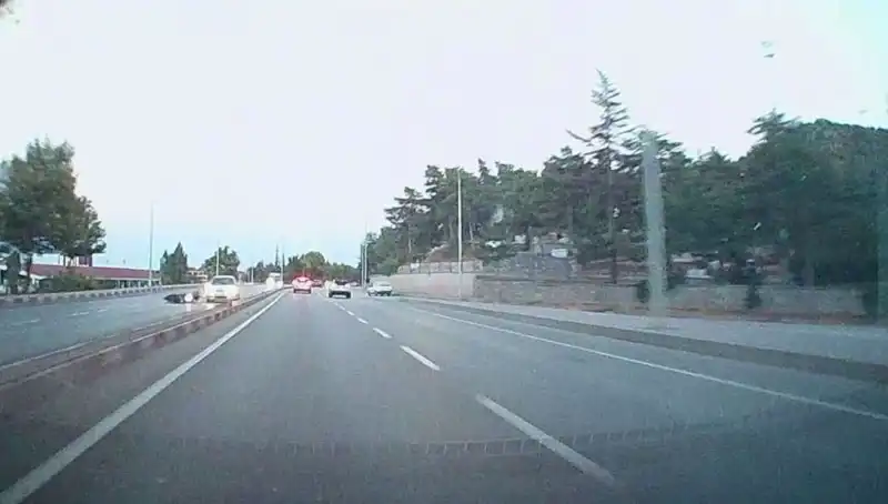Motosiklet ve Otomobil Çarpışması: Trafik Kazasında Bir Yara Aldı